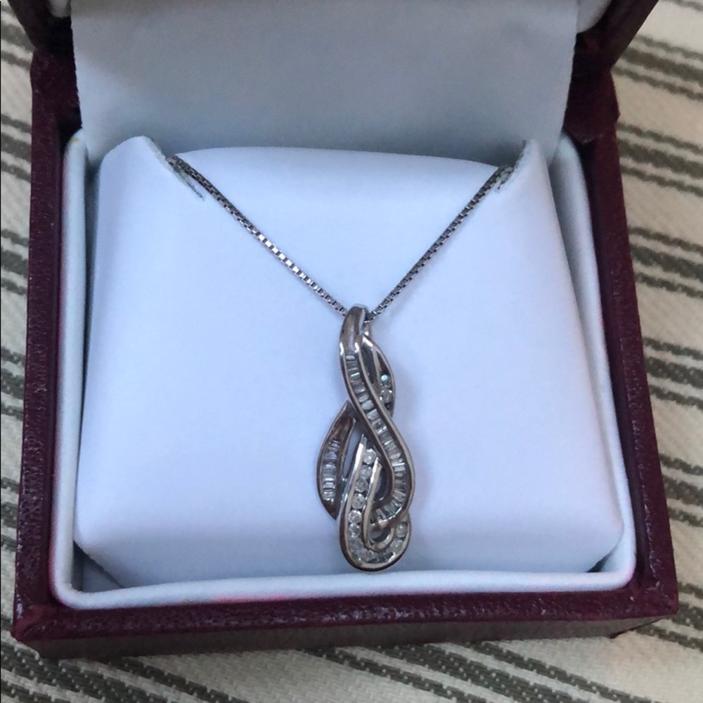 Helzberg Diamond necklace